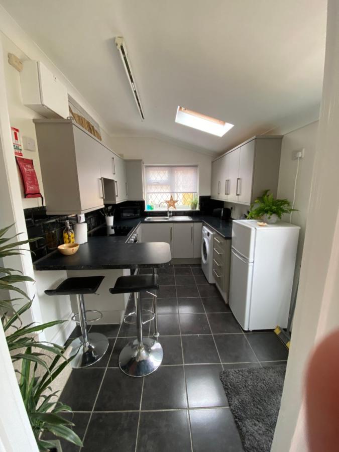 Leeward Lodge Totland  Екстер'єр фото